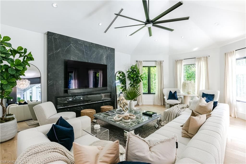 681 KATEMORE LN, NAPLES FL 34108-8