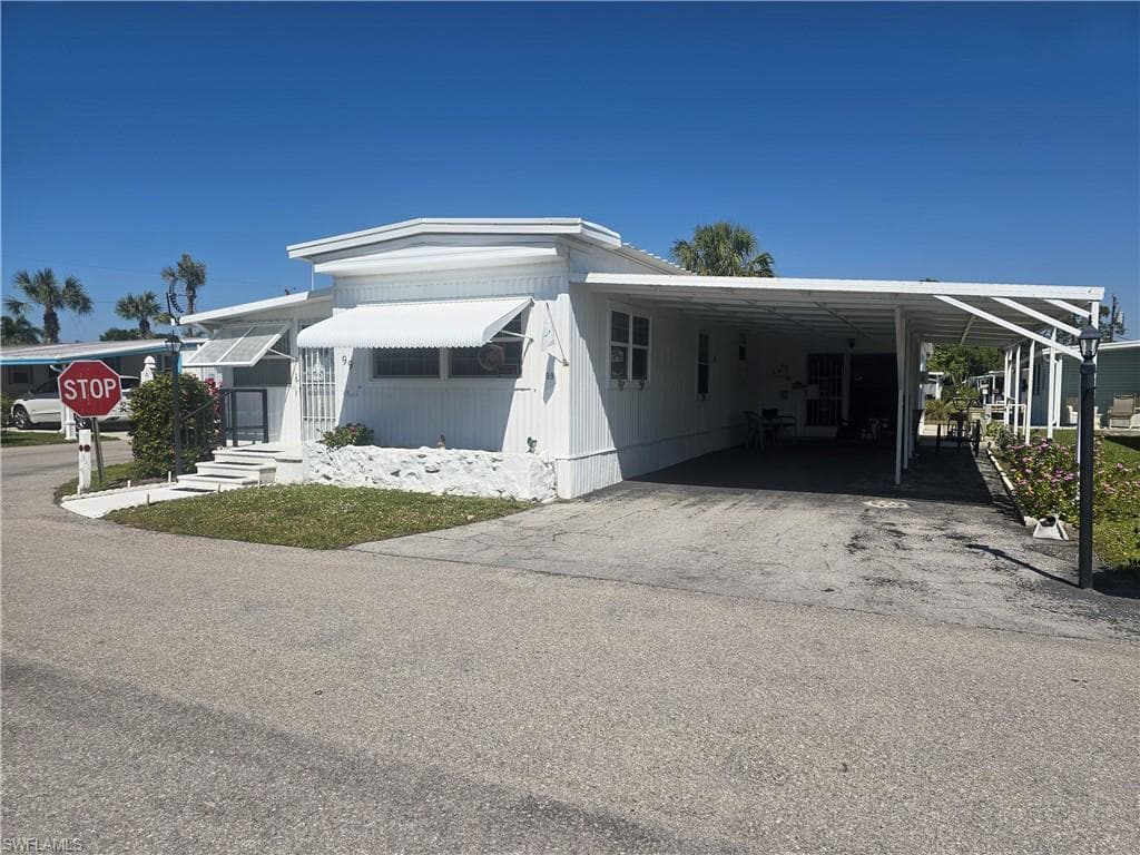 99 Moorhead MNR # 99, NAPLES FL 34112-22