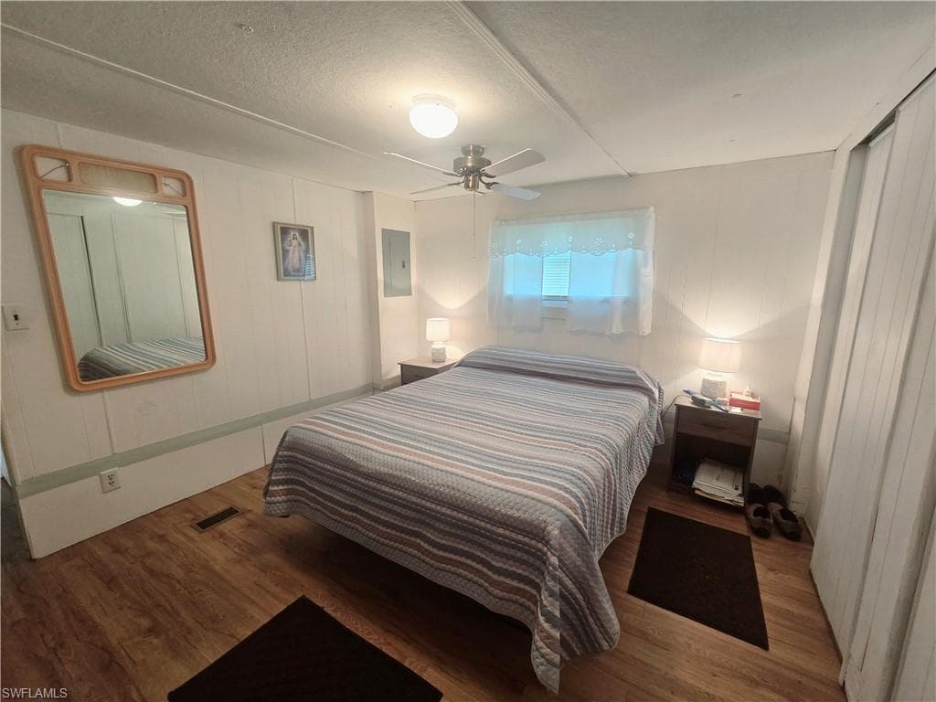 99 Moorhead MNR # 99, NAPLES FL 34112-14