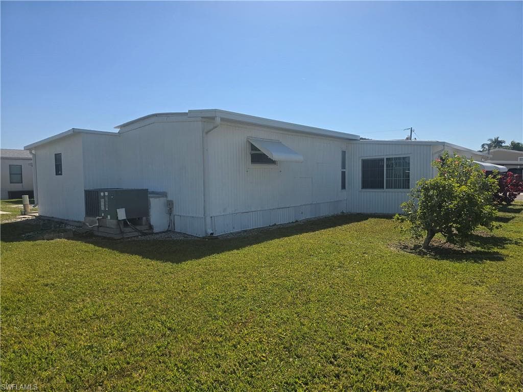 99 Moorhead MNR # 99, NAPLES FL 34112-20