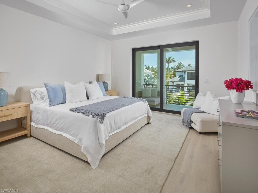 595 16th AVE S, NAPLES FL 34102-26