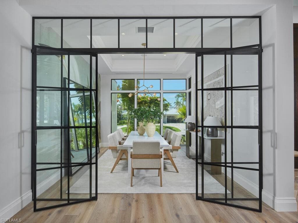 595 16th AVE S, NAPLES FL 34102-5