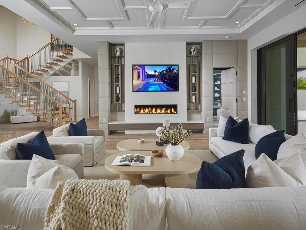 595 16th AVE S, NAPLES FL 34102-4