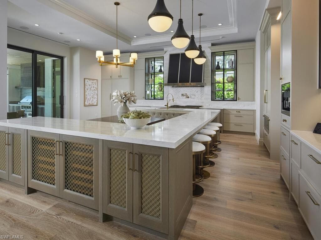 595 16th AVE S, NAPLES FL 34102-8