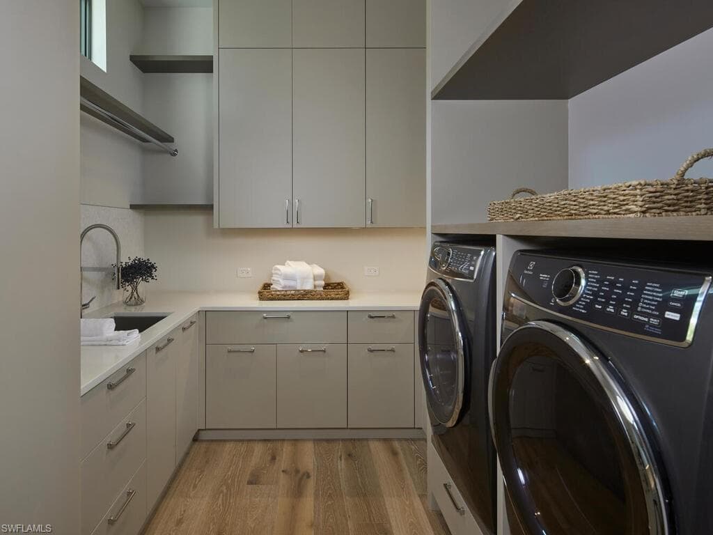 595 16th AVE S, NAPLES FL 34102-13