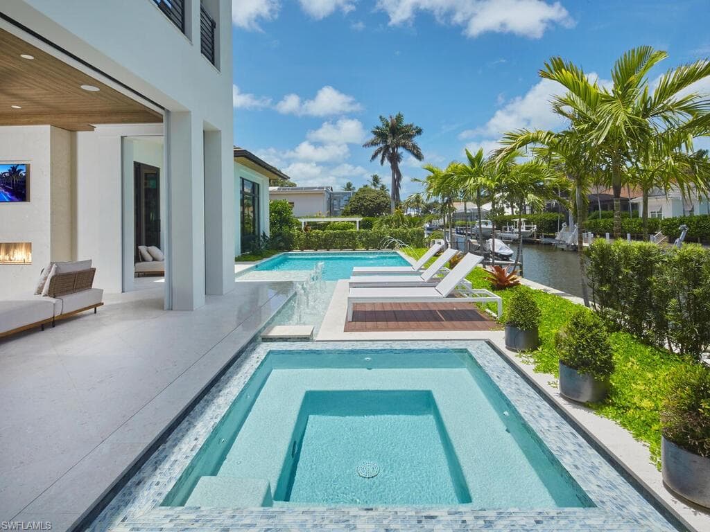 595 16th AVE S, NAPLES FL 34102-39