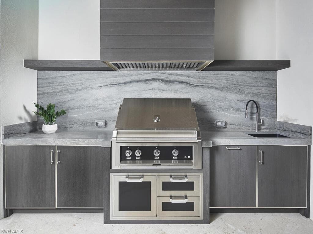 595 16th AVE S, NAPLES FL 34102-38