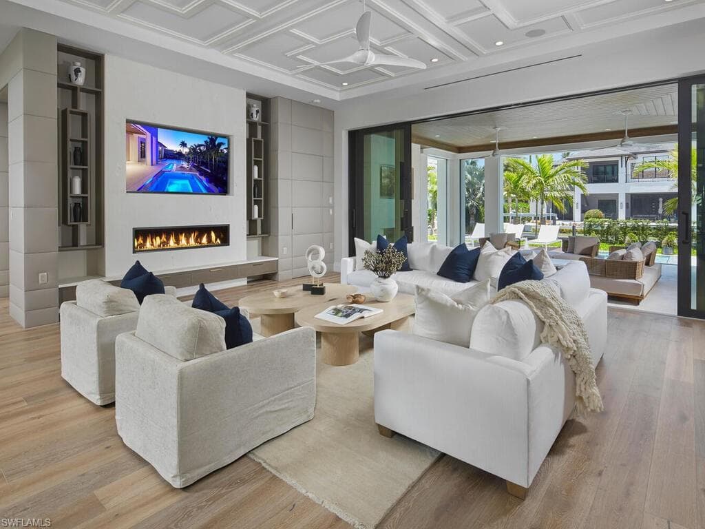 595 16th AVE S, NAPLES FL 34102-3