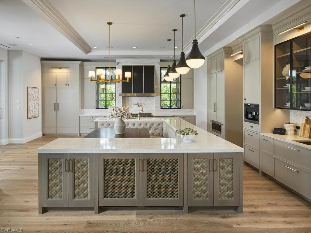 595 16th AVE S, NAPLES FL 34102-7