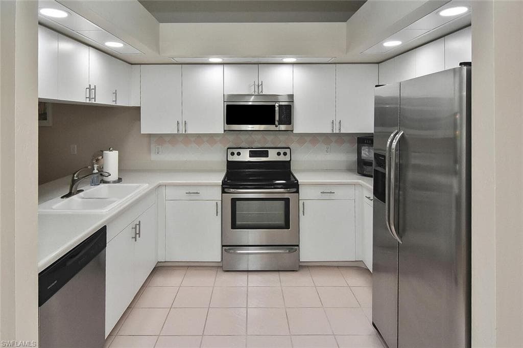 2202 McGregor Park CIR, FORT MYERS FL 33908-11