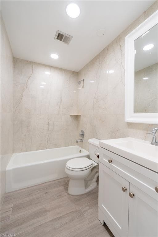 23 Kings RD, NAPLES FL 34112-2