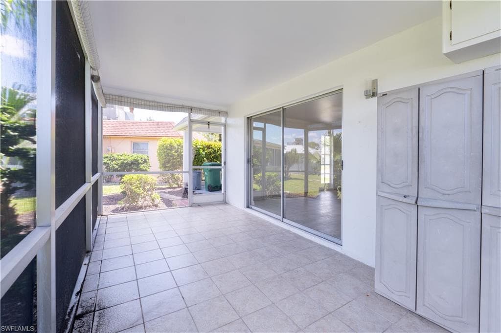 23 Kings RD, NAPLES FL 34112-8