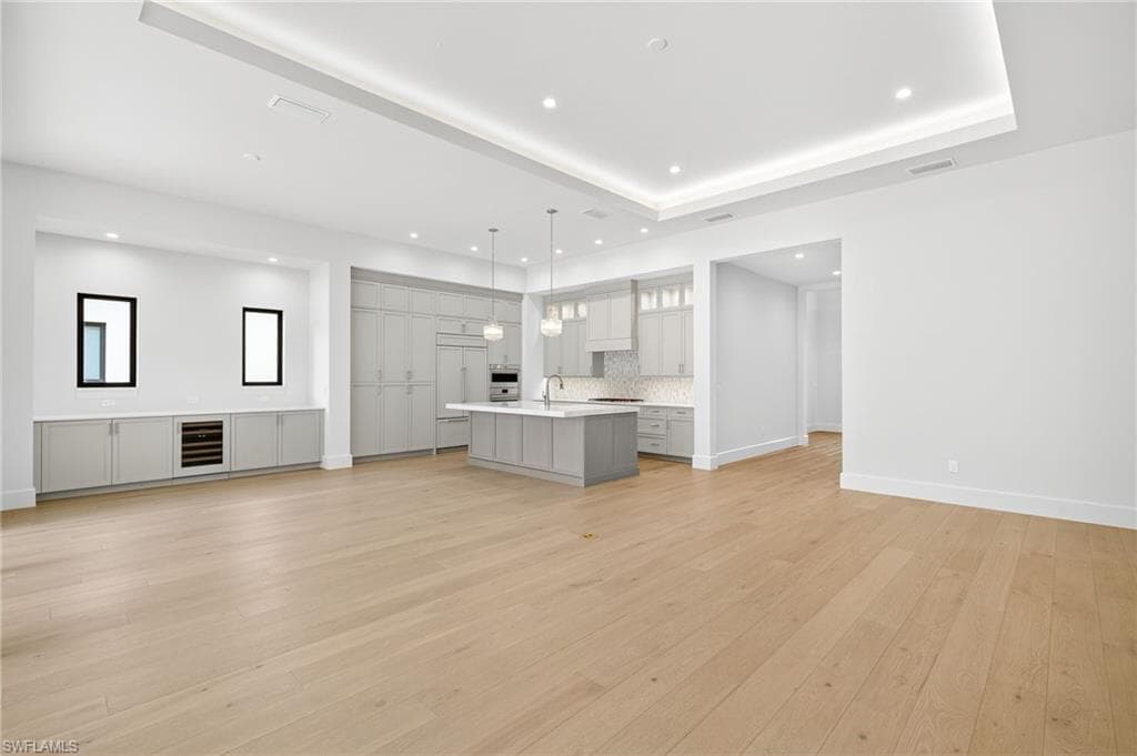 2032 Cambridge Park DR, NAPLES FL 34109-1