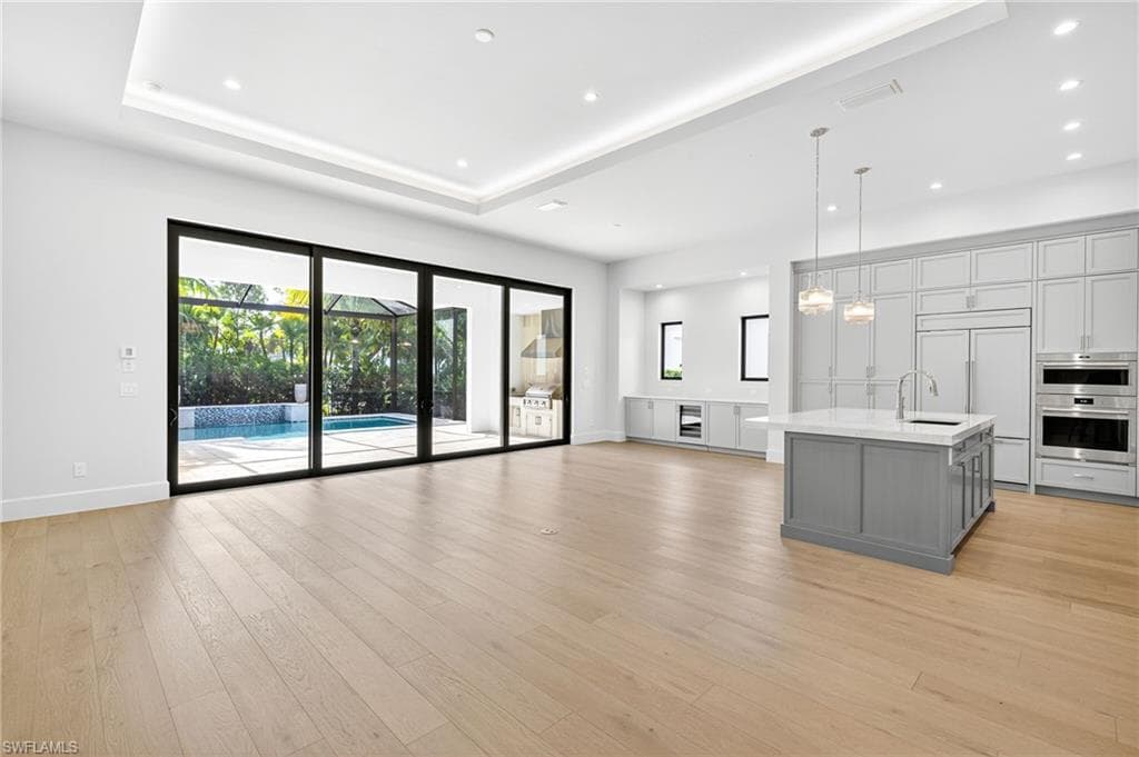 2032 Cambridge Park DR, NAPLES FL 34109-2