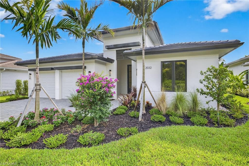 2032 Cambridge Park DR, NAPLES FL 34109-33