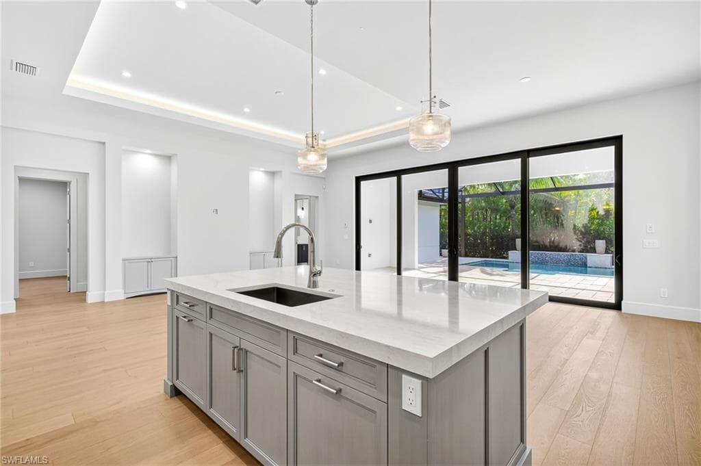 2032 Cambridge Park DR, NAPLES FL 34109-9