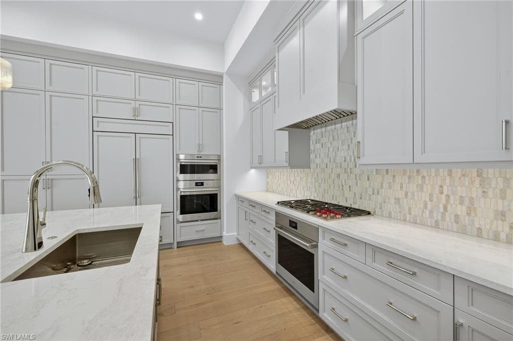 2032 Cambridge Park DR, NAPLES FL 34109-10