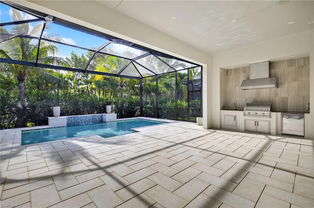 2032 Cambridge Park DR, NAPLES FL 34109-28