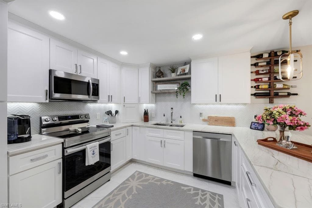 3333 Gulf Shore BLVD N # 103, NAPLES FL 34103-15