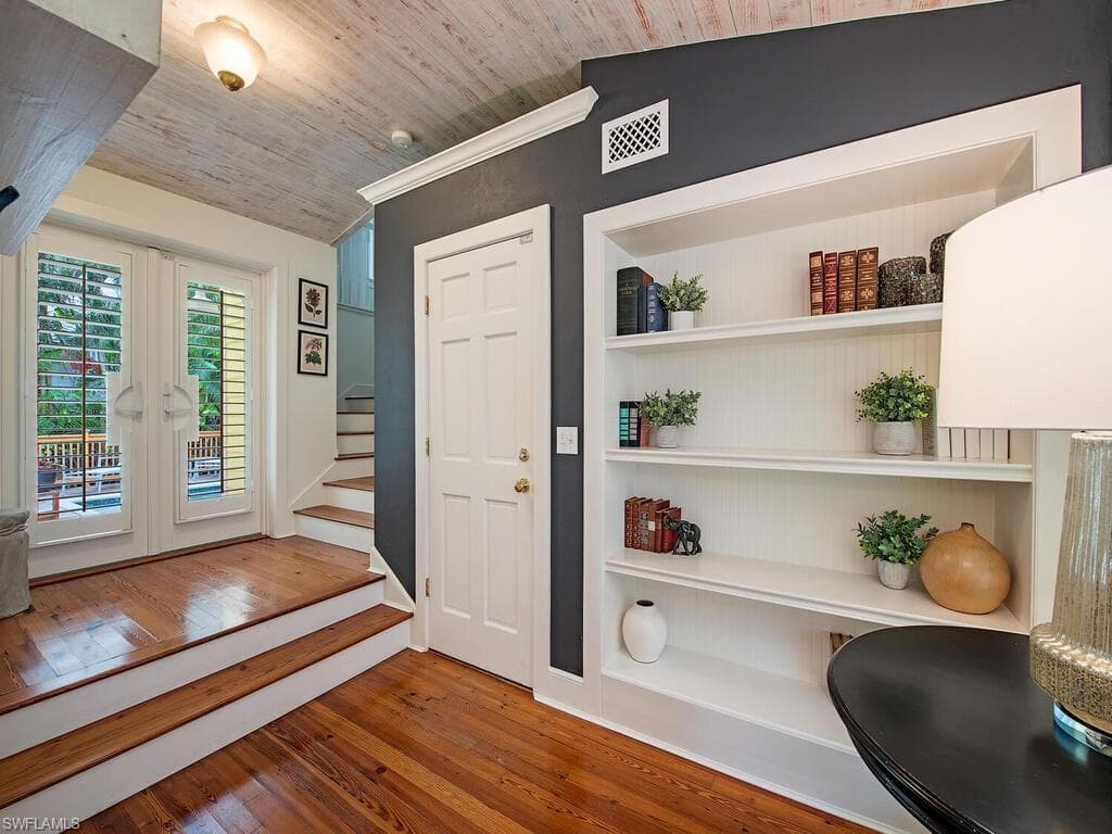 680 8th AVE S, NAPLES FL 34102-22