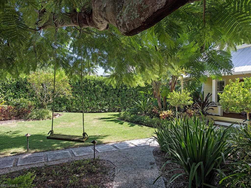 680 8th AVE S, NAPLES FL 34102-1