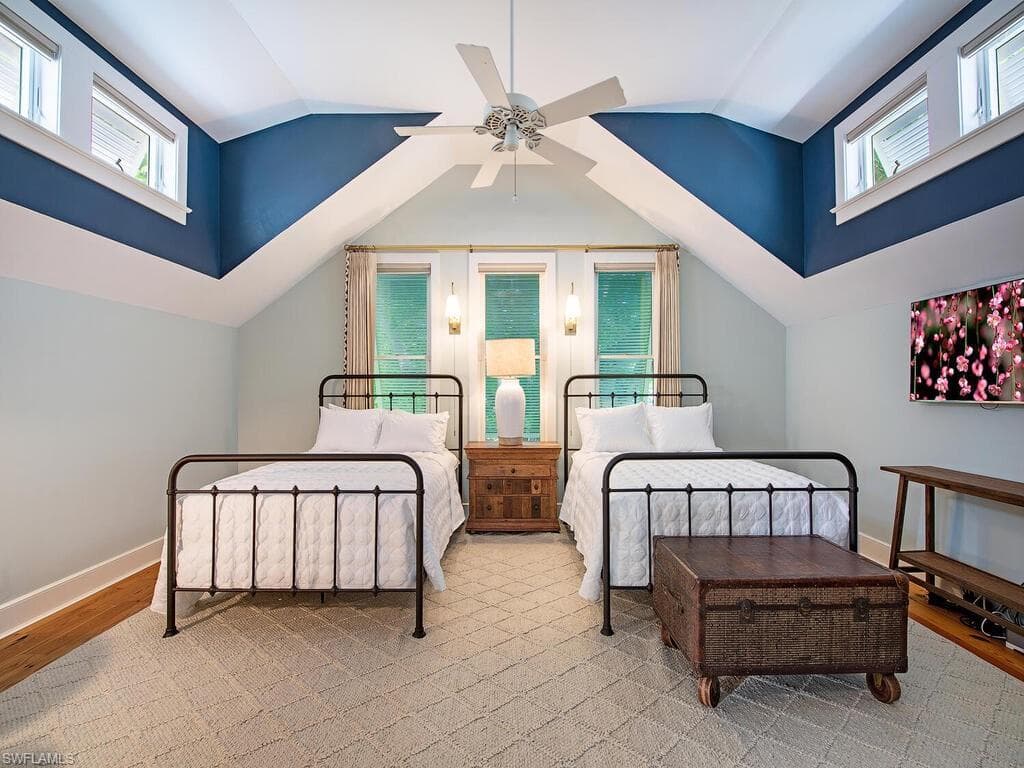 680 8th AVE S, NAPLES FL 34102-23