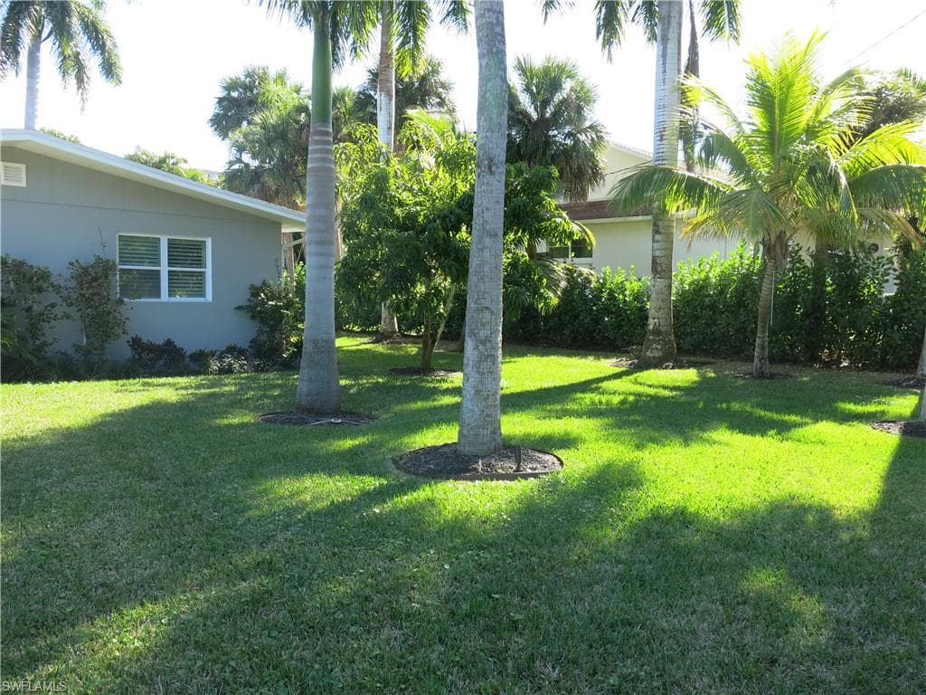 1315 Sandpiper ST, NAPLES FL 34102-2