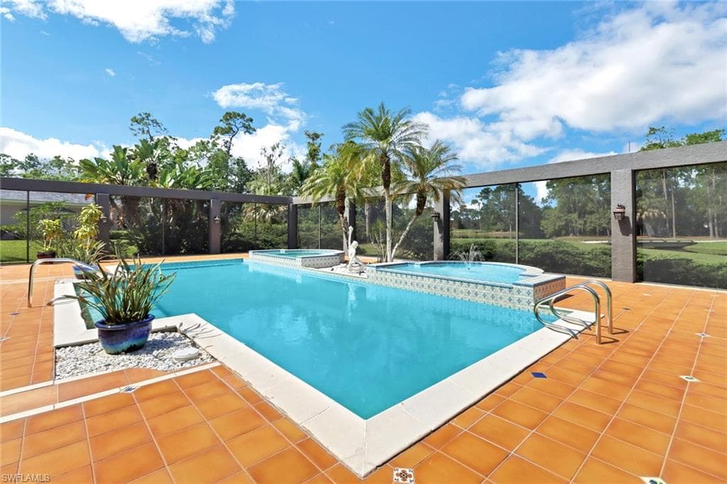 4724 Oak Leaf DR, NAPLES FL 34119-18