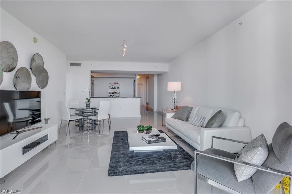 3000 Oasis Grand BLVD 3005-5