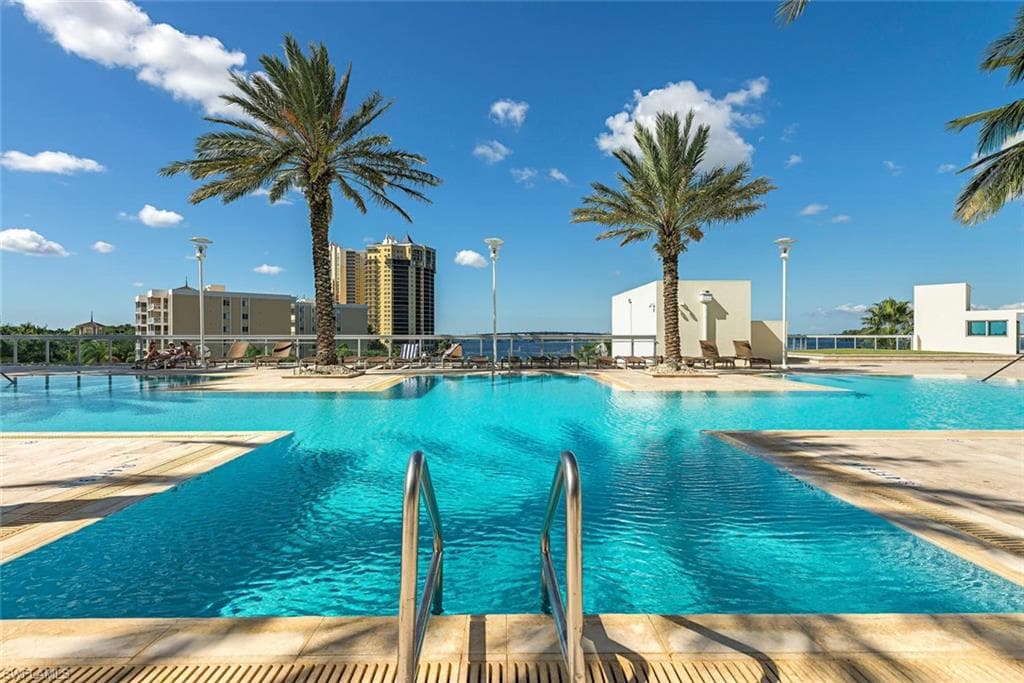 3000 Oasis Grand BLVD 3005-19