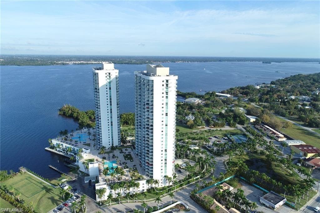 3000 Oasis Grand BLVD 3005-29