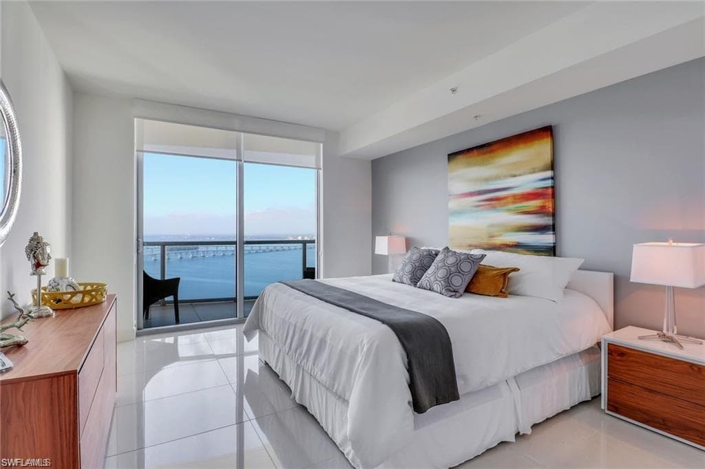 3000 Oasis Grand BLVD 3005-7
