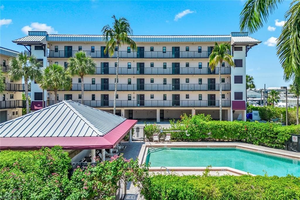 807 River Point DR # 105D, NAPLES FL 34102-22