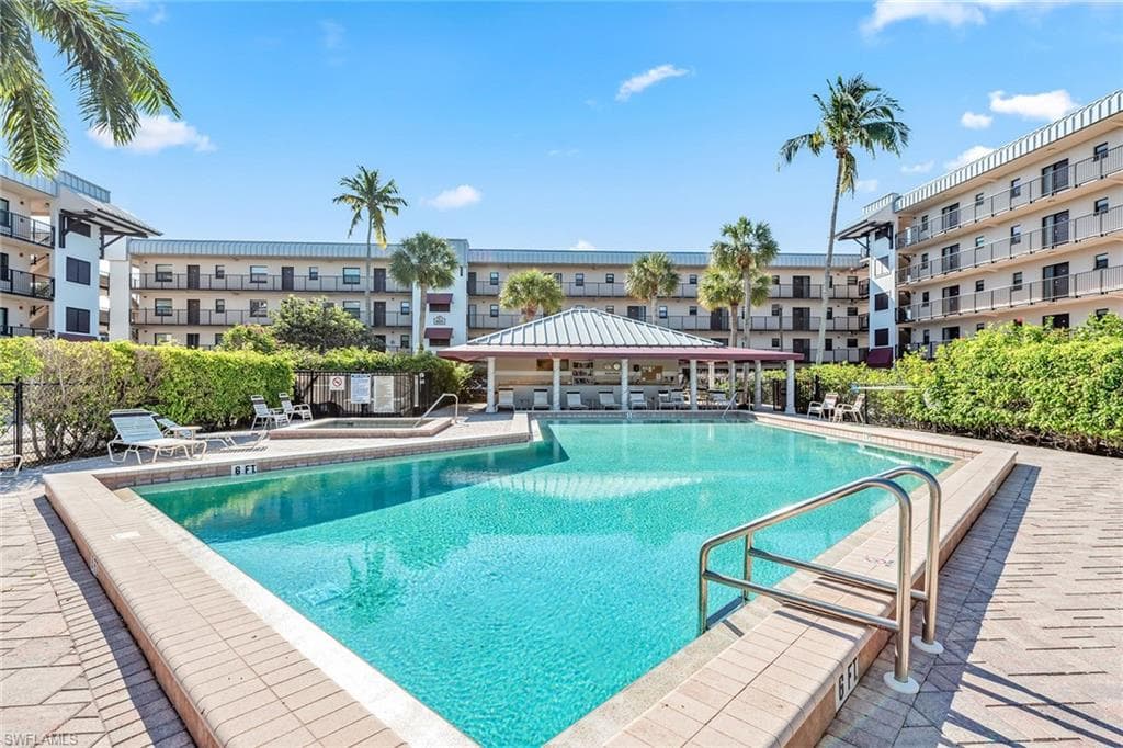807 River Point DR # 105D, NAPLES FL 34102-25