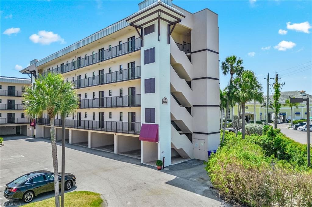 807 River Point DR # 105D, NAPLES FL 34102-21