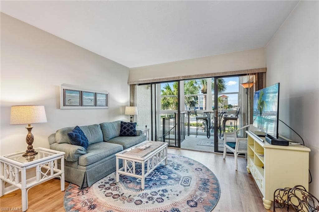 807 River Point DR # 105D, NAPLES FL 34102-2