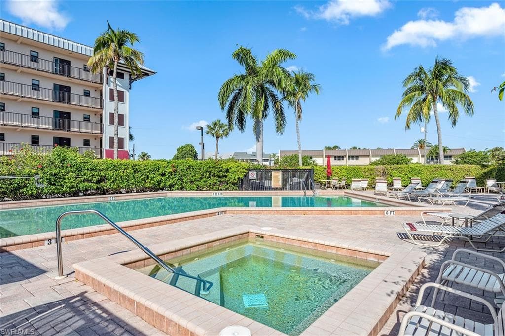 807 River Point DR # 105D, NAPLES FL 34102-27