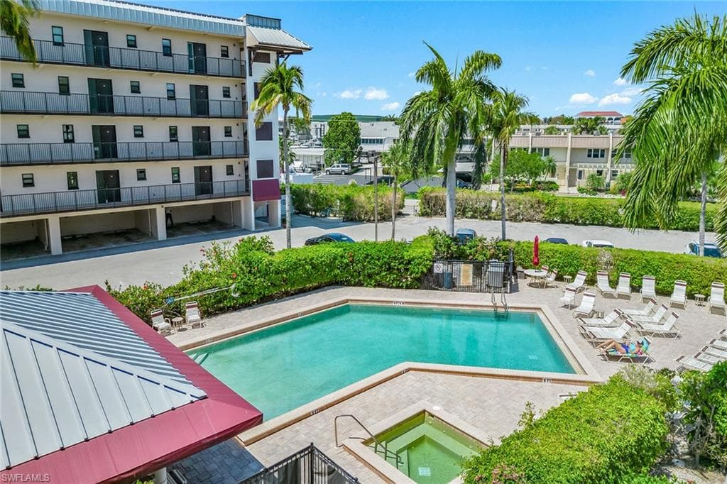 807 River Point DR # 105D, NAPLES FL 34102-23