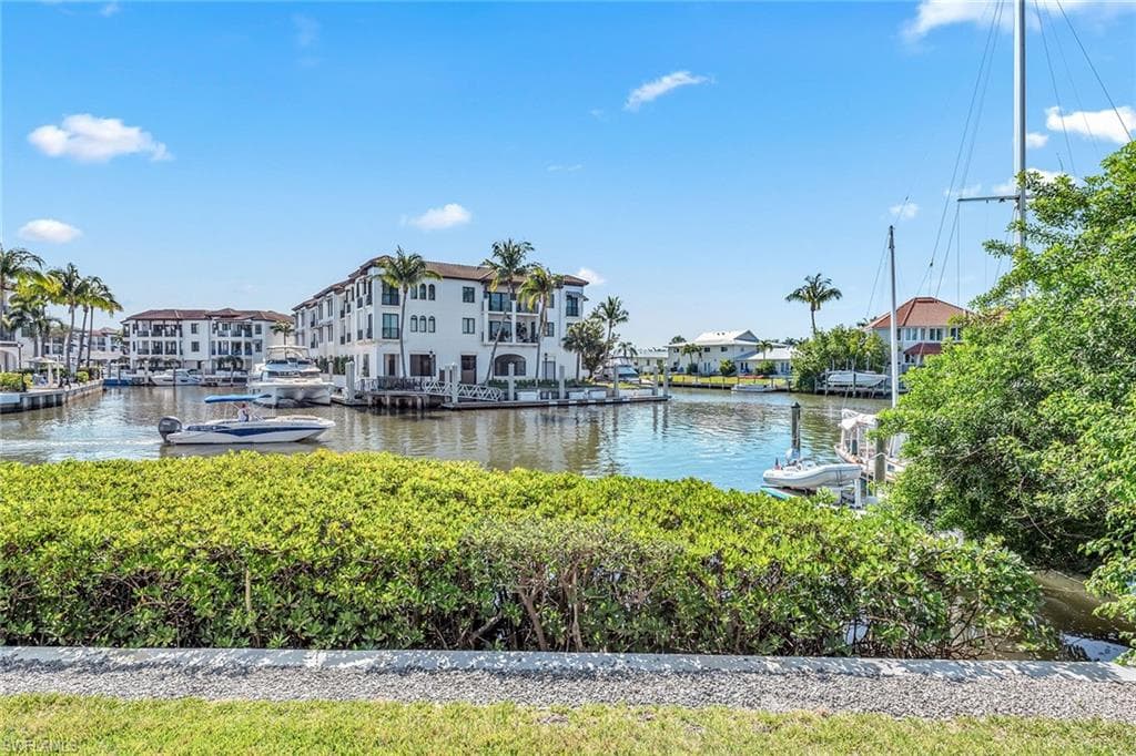 807 River Point DR # 105D, NAPLES FL 34102-29