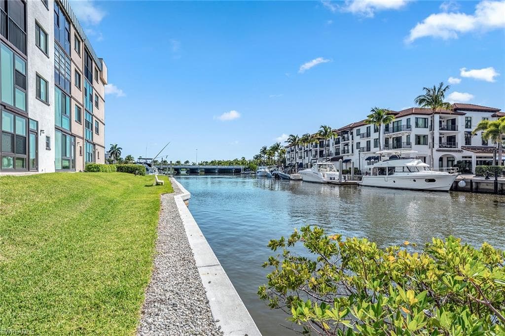 807 River Point DR # 105D, NAPLES FL 34102-30