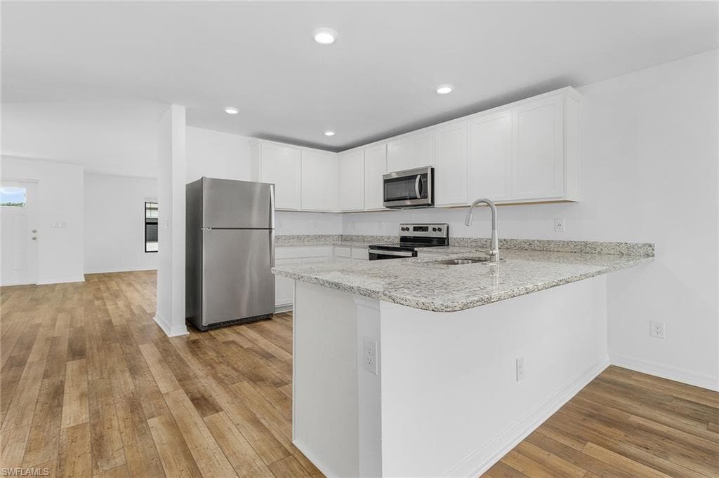 881 Gen D Macarthur AVE-1