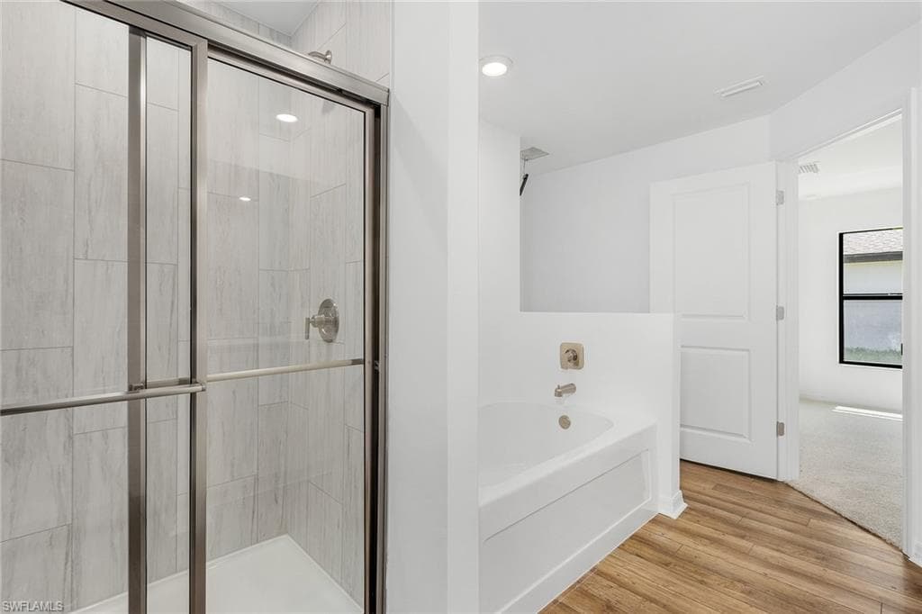 881 Gen D Macarthur AVE-6