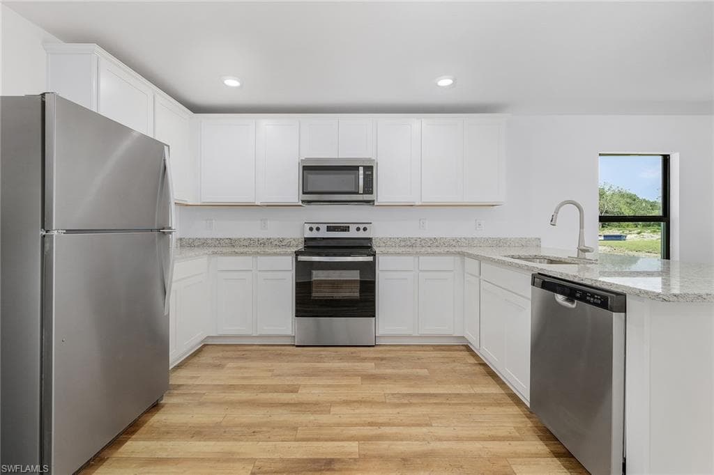 881 Gen D Macarthur AVE-2