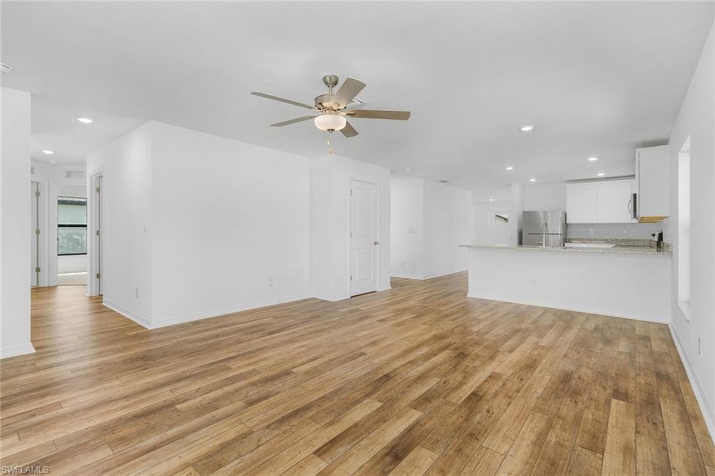 881 Gen D Macarthur AVE-4