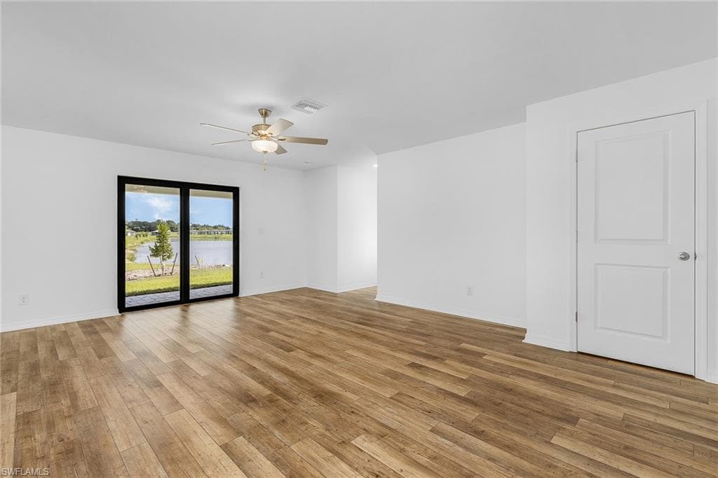 881 Gen D Macarthur AVE-3