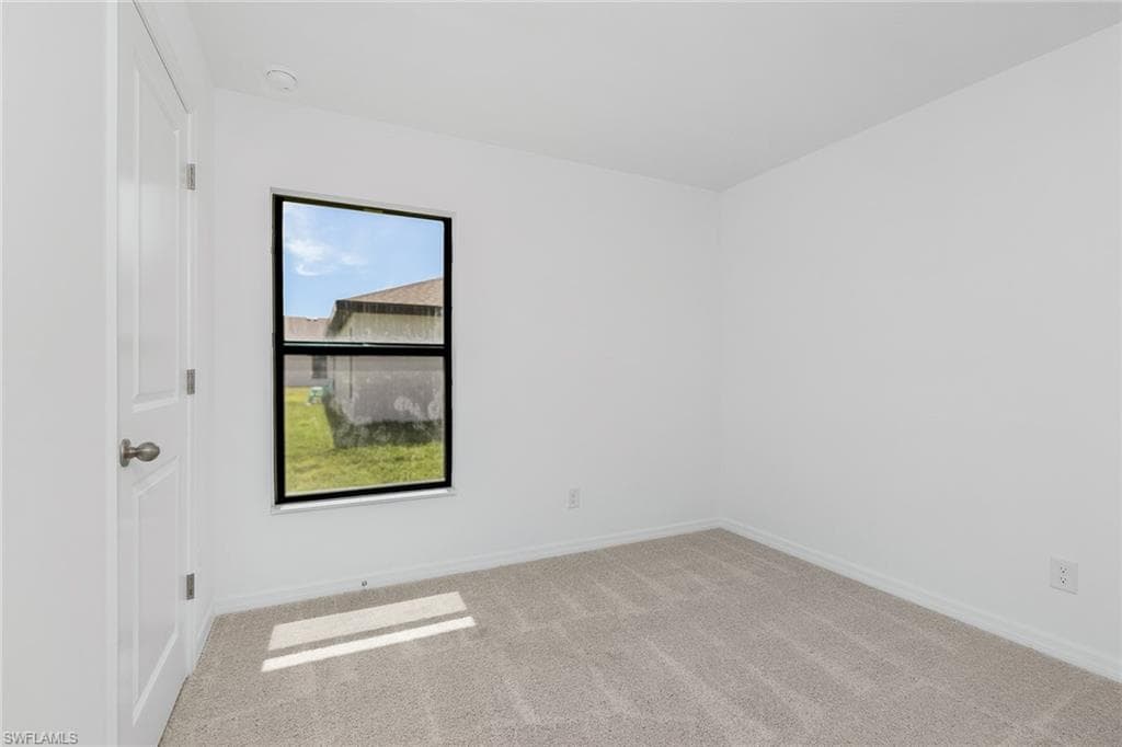 881 Gen D Macarthur AVE-7