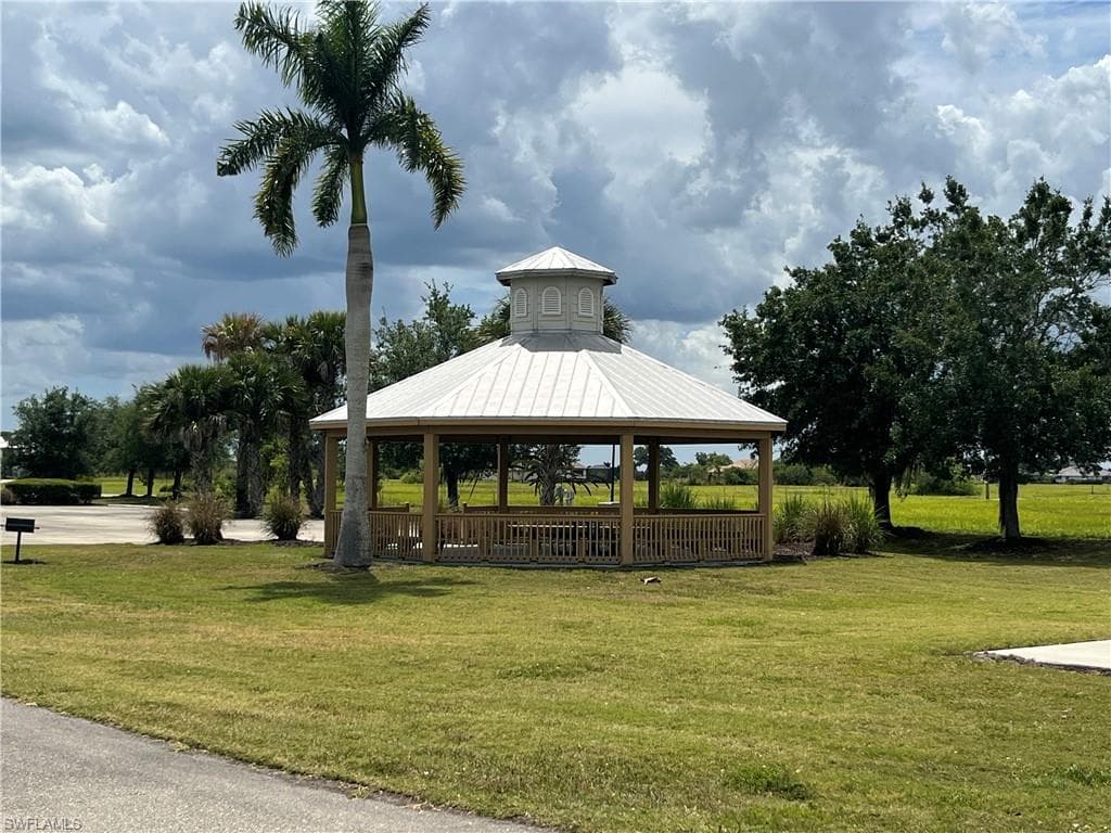 22776 Yellow Button LN, ALVA FL 33920-5