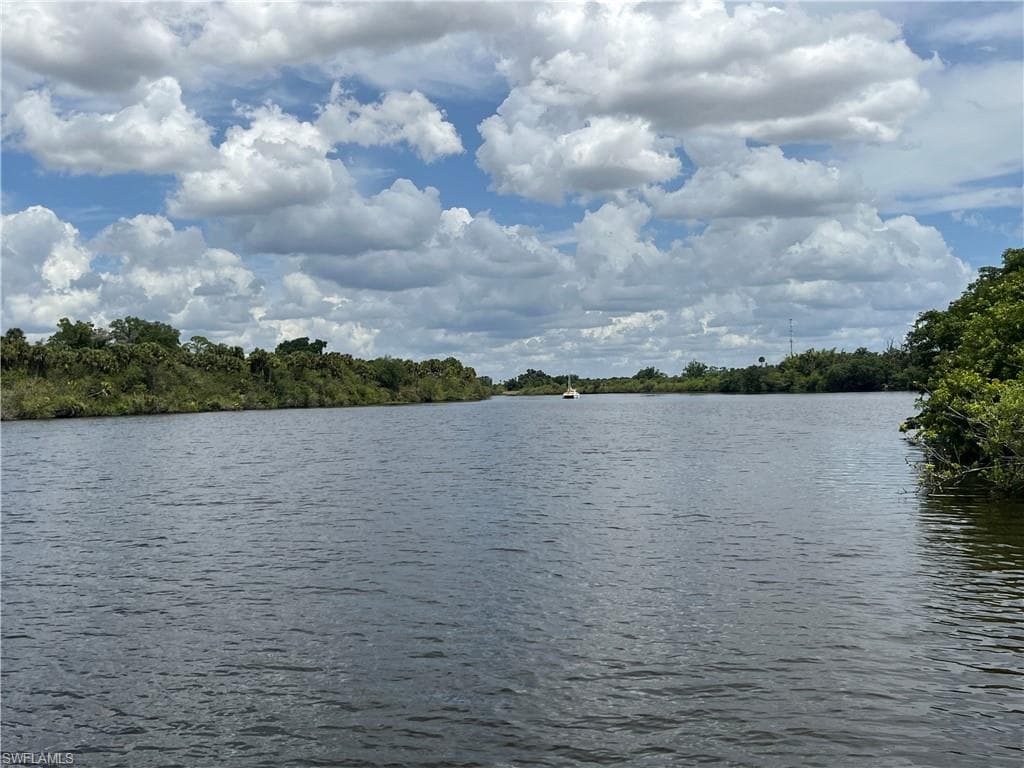 22776 Yellow Button LN, ALVA FL 33920-6