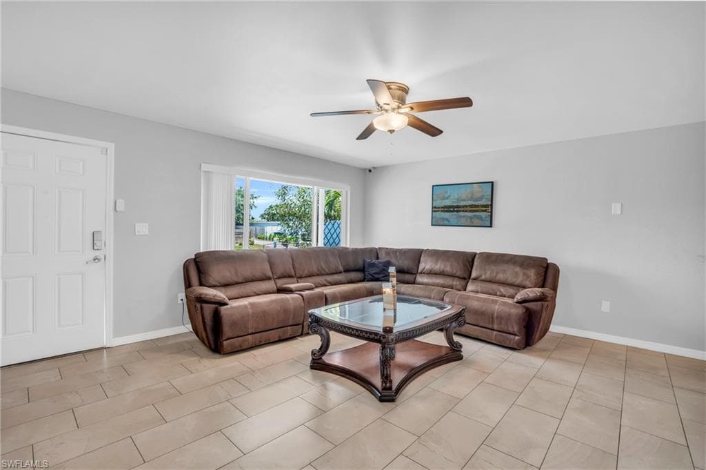 883 Coconut CIR E, NAPLES FL 34104-4