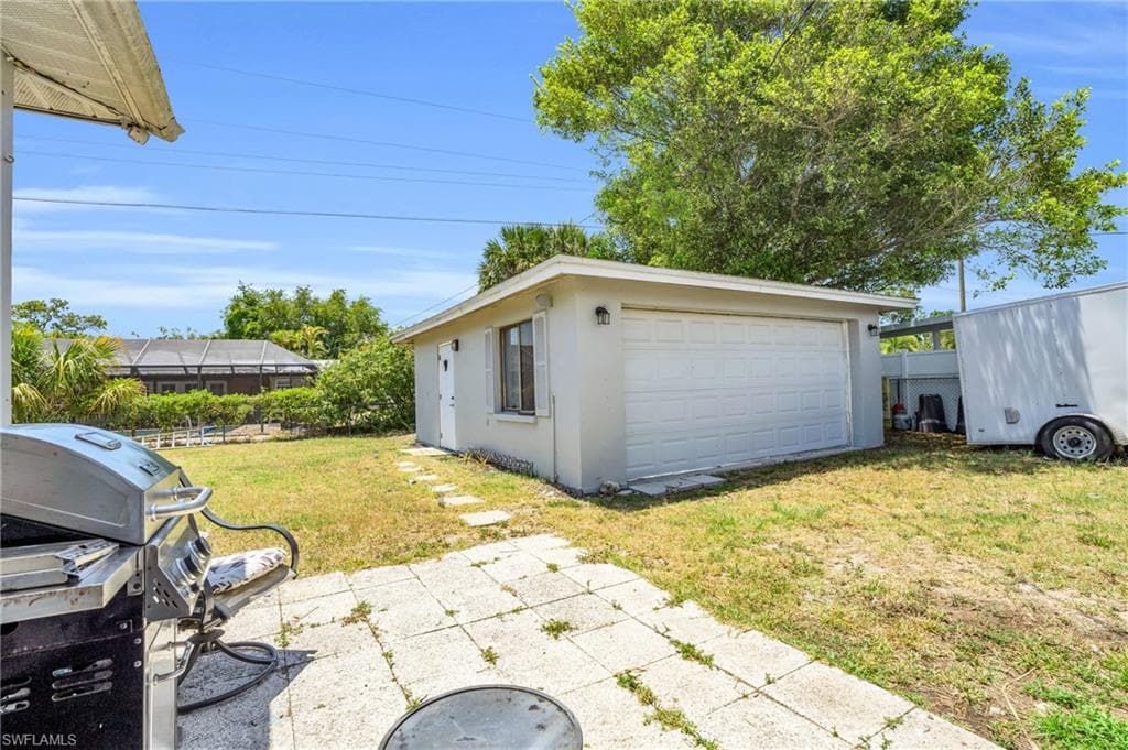 883 Coconut CIR E, NAPLES FL 34104-29